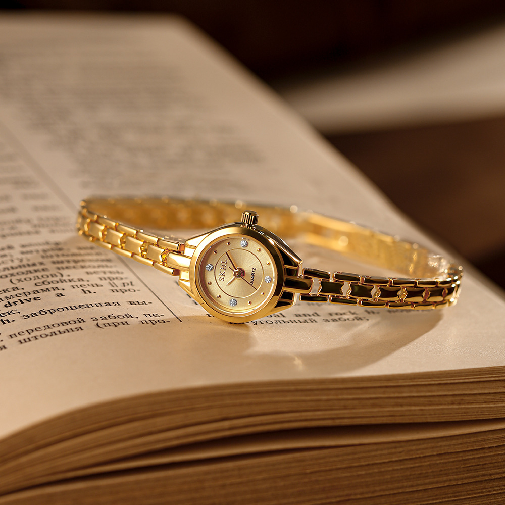 Designer Style Simple and Luxury Quartz Watch Mini Round Gold Watch Luxury Temperament Steel Band Casual Women's Watch