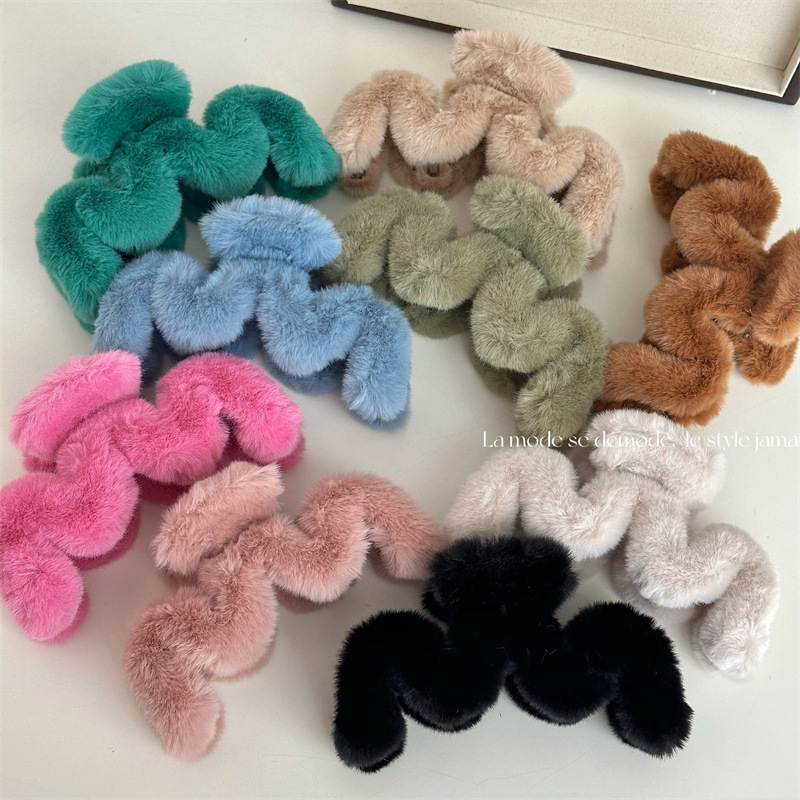 M hollow hair clip large hair clip plush shark clip sweet cute hair accessories hair clip for updo hair