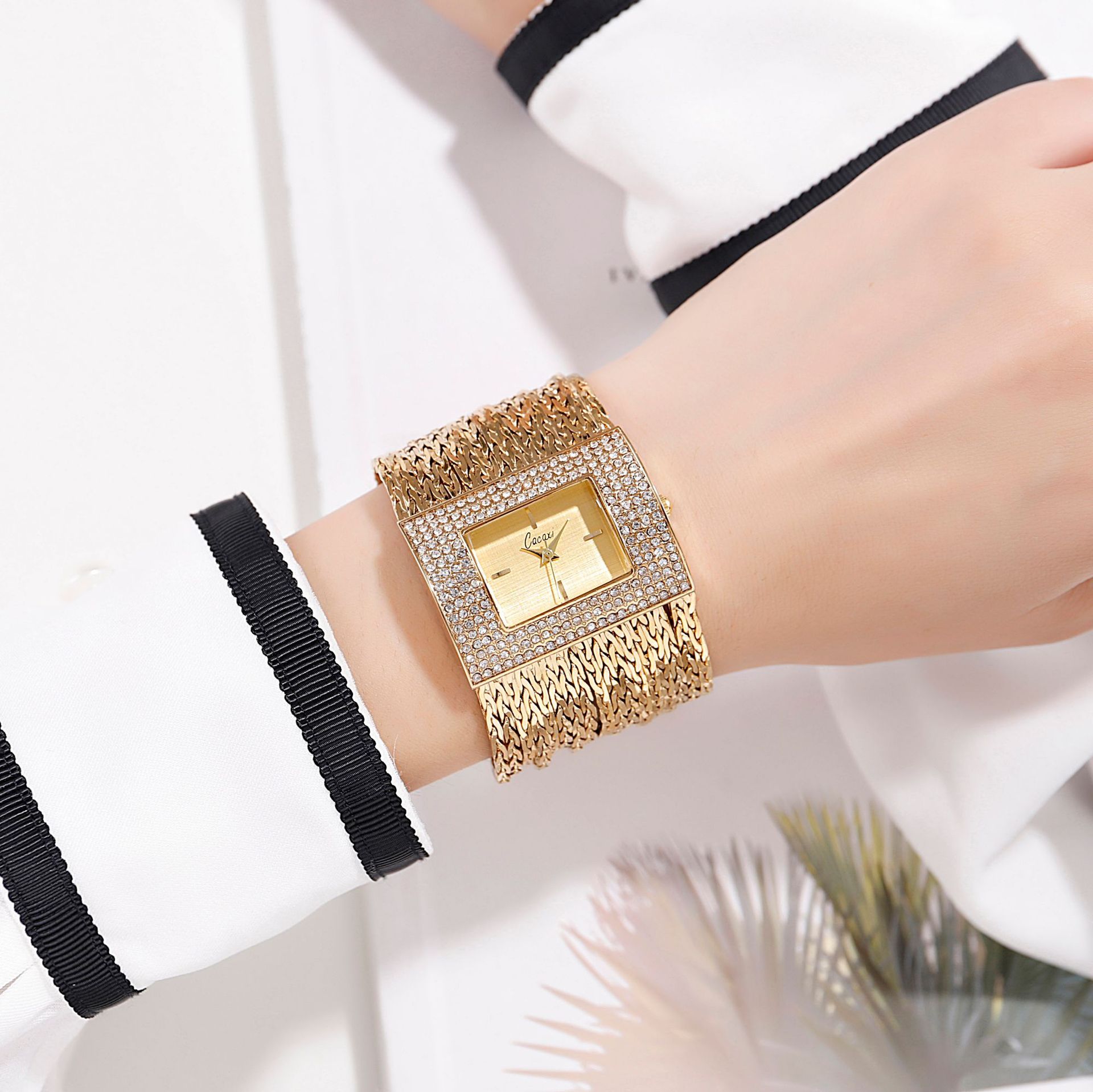 Women's Watches Square Chain Watch Ladies Gold Quartz Watch Rhinestone Watch Exquisite Fashion Bracelet Watch