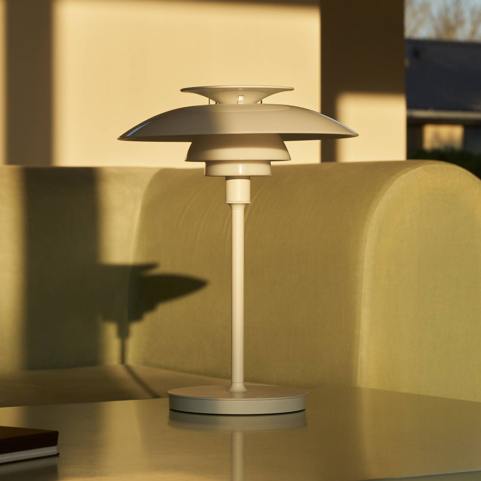 Louis Poulsen LED-Akkutischleuchte PH 80, opalweiß, IP44