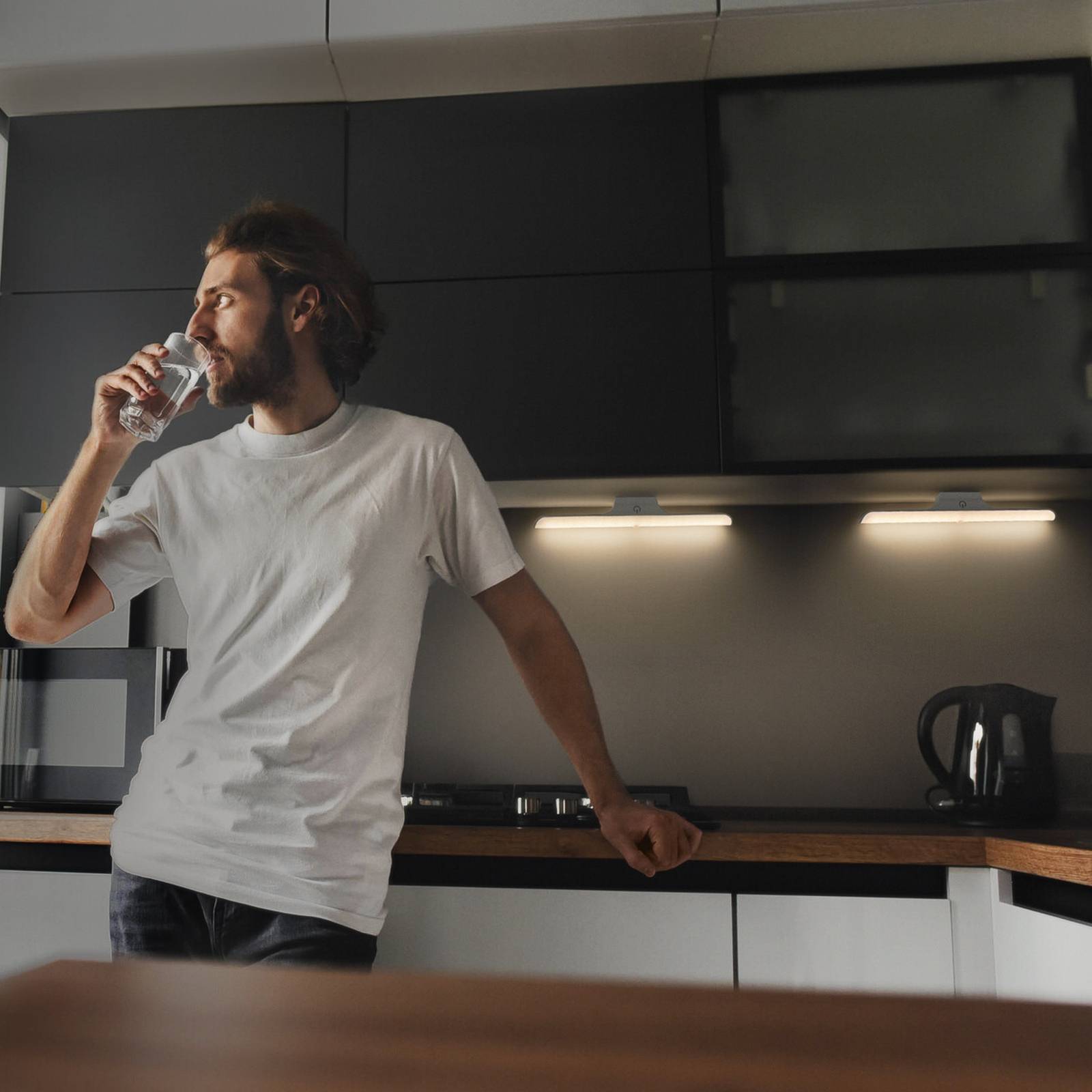 LEDVANCE Linear Swivel Möbellampe 830 Akku Sensor