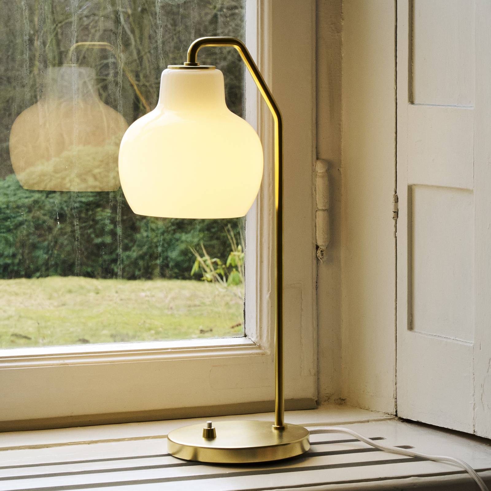 Louis Poulsen Tischlampe VL Ring Crown, weiß/messing, E14