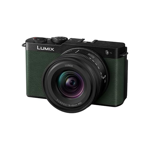 Panasonic Lumix DC-S9NE-G Spiegellose Vollformatkamera, Open Gate Vlogging, 24,2 MP, 6K/4K, 779-Punkt-PDAF, Bildstabilisierung, LUT, 180°-Flexibler-Monitor, 5 GHz WLAN, Grün, mit Objektiv S-R1840E.