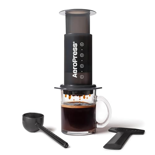 AeroPress Original Kaffee- und Espressomaschine, tragbare Kaffeemaschine auf Barista-Niveau mit Kammer, Kolben und Filtern, schnelle Kaffee- und Espressomaschine