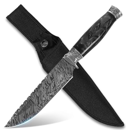 GER-SABER Outdoor Messer 32cm – Clip-Point Klinge mit Damast-Optik und Sägezahn-Rücken, Verzierter Handschutz, Rinderhorn-Griff, Mysteriöser Robuster Begleiter (Nibelungen Damast)