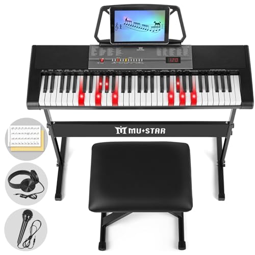 MUSTAR 61 Key Keyboard Piano für Anfänger, Digital Piano Keyboard mit Leuchttasten Lautsprechern, E Klavier Ständer, Hocker, Kopfhörern, Mikrofon, Notenablage, 300 Sounds & Simply Musiklektionen