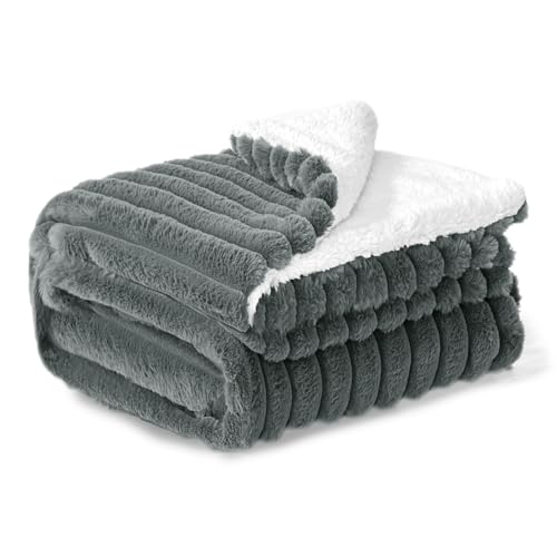 BEDELITE Kuscheldecke Flauschig Decke 150x200 - Dicke XL Sherpa Decken Grau für Couch, warme Cord Kuscheldecken weiche Fleecedecke Wohndecke als Couch Überwurf für Wohnzimmer