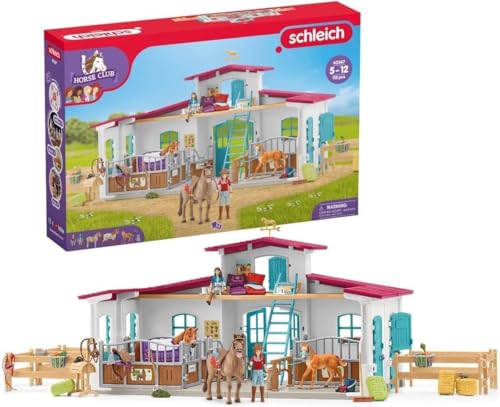 schleich HORSE CLUB | Reiterhof 42567 | Pferdestall mit Hannah, Lisa, 3 Pferden und viel Zubehör | tolles Geschenk für Mädchen und Jungen | Pferde Spielzeug für Kinder ab 5 Jahren | Set aus 115 Teilen