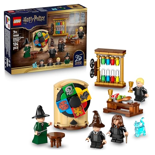 LEGO Harry Potter Schloss Hogwarts: Auswahlzeremonie mit dem Sprechenden Hut - Patronus, Hermine und Draco Malfo Minifiguren mit Zauberstäben, Spinnrad - Geschenk für Kinder ab 7 Jahren - 76460