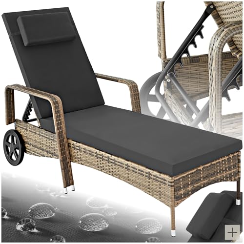 tectake Poly Rattan Gartenliege mit Rollen, 6-Fach höhenverstellbarer Liegestuhl, bis 120kg belastbar, Sonnenliege Rattan (wetterfest), Liege inkl. Polster und Kissen - Natur/dunkelgrau
