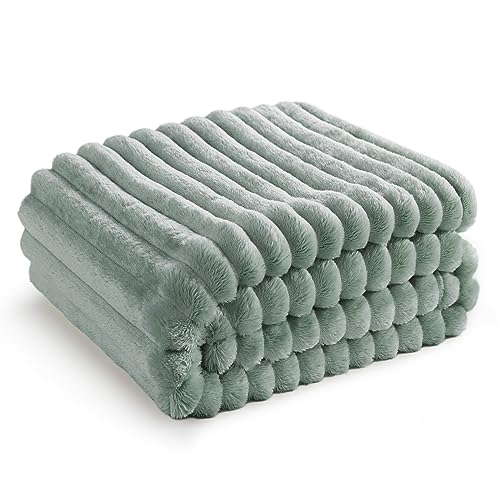 BEDSURE Kuscheldecke Flauschig - Wolldecke & Fleecedecke, Sofadecke, Weiche Warme Grobe Korddecke für Zimmer Deko, Wohn- & Kuscheldecken, Tagesdecke, Grün, 150 x 200 cm