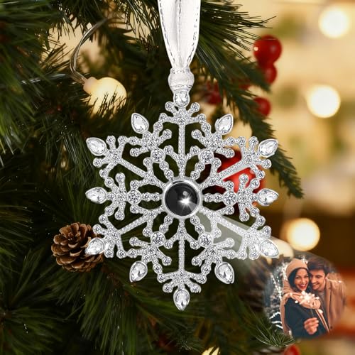 Personalisierte Foto Projektion Ornament für Weihnachtsbaum 2025, Weihnachtsverzierung mit Bild im Inneren, Schneeflocken Sternen Projektion Anhänger, Personalisierte Geschenke für Familie Paare