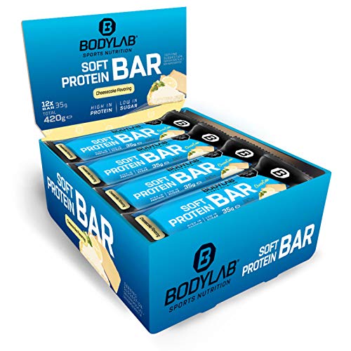 Bodylab24 Soft Protein Bar 12 x 35g, Kleiner softer Protein-Riegel mit einer Extraportion Protein, 11g Eiweiß pro Riegel, High Protein Low Sugar, Fitness-Snack mit wenig Zucker, Cheesecake
