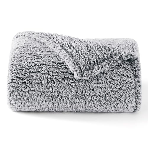 BEDSURE Decke Sofa Kuscheldecke Flauschig Grau - Warm Sherpa Sofaüberwurf Winter Decke, Dicke Couchdecke, 150x200 cm XL Flauschige Wohndecke für Couch