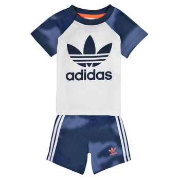 adidas  Kleider & Outfits GN4110