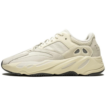 Yeezy Sneaker 700 Analog