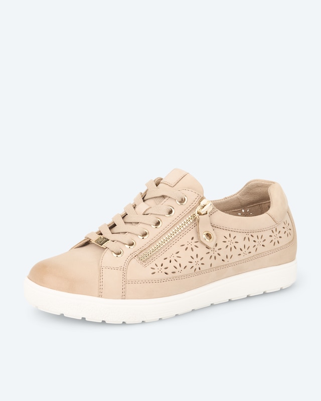 Sneaker mit Perforation