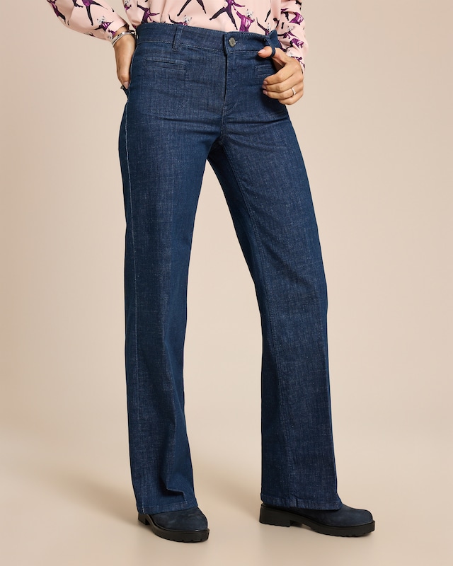 Jeanshose mit aufgesteppten Taschen