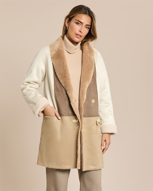 Mantel mit Materialmix