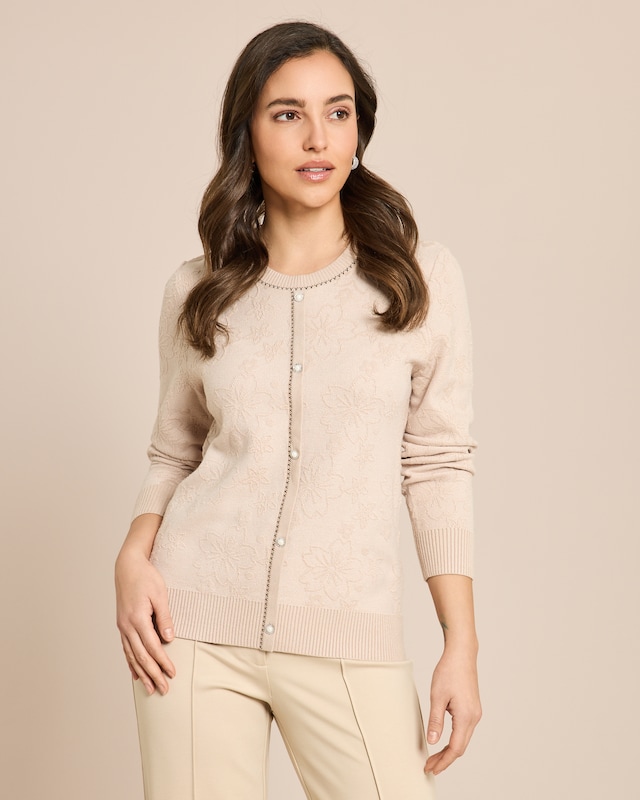 Pullover mit eingestrickten Blumen