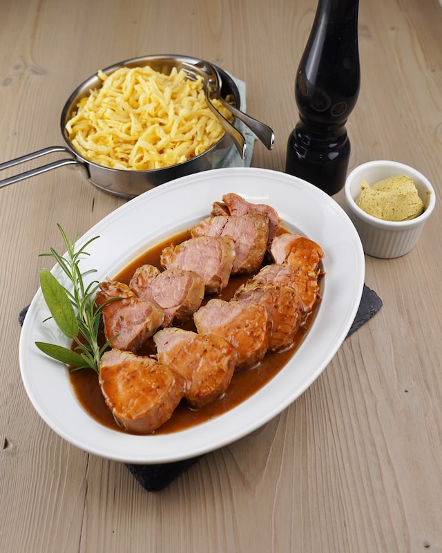 Schweinefilet mit Kräuterbutter, 900 g