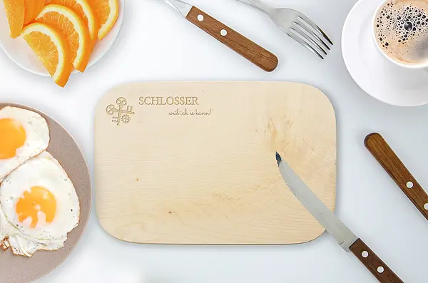 Schneidebrett mit graviertem Zunftzeichen und Wunschtext | Schlosser