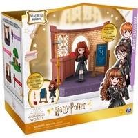 Wizarding World Harry Potter - Hogwarts Zauberkunst Klassenzimmer Spielset, Spielfigur