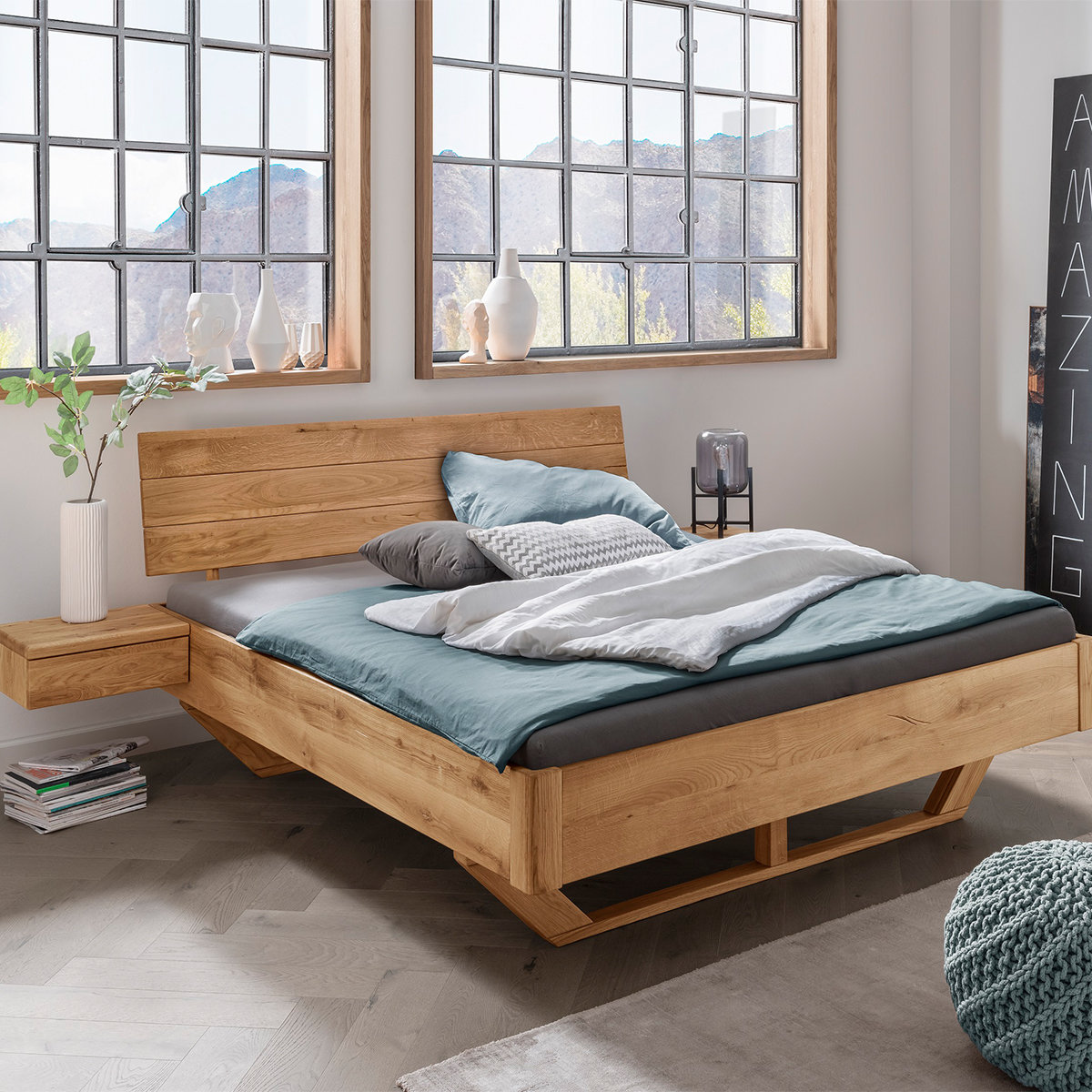 TPT Schwebebett 1 200x200 cm mit zwei Nachtkonsolen