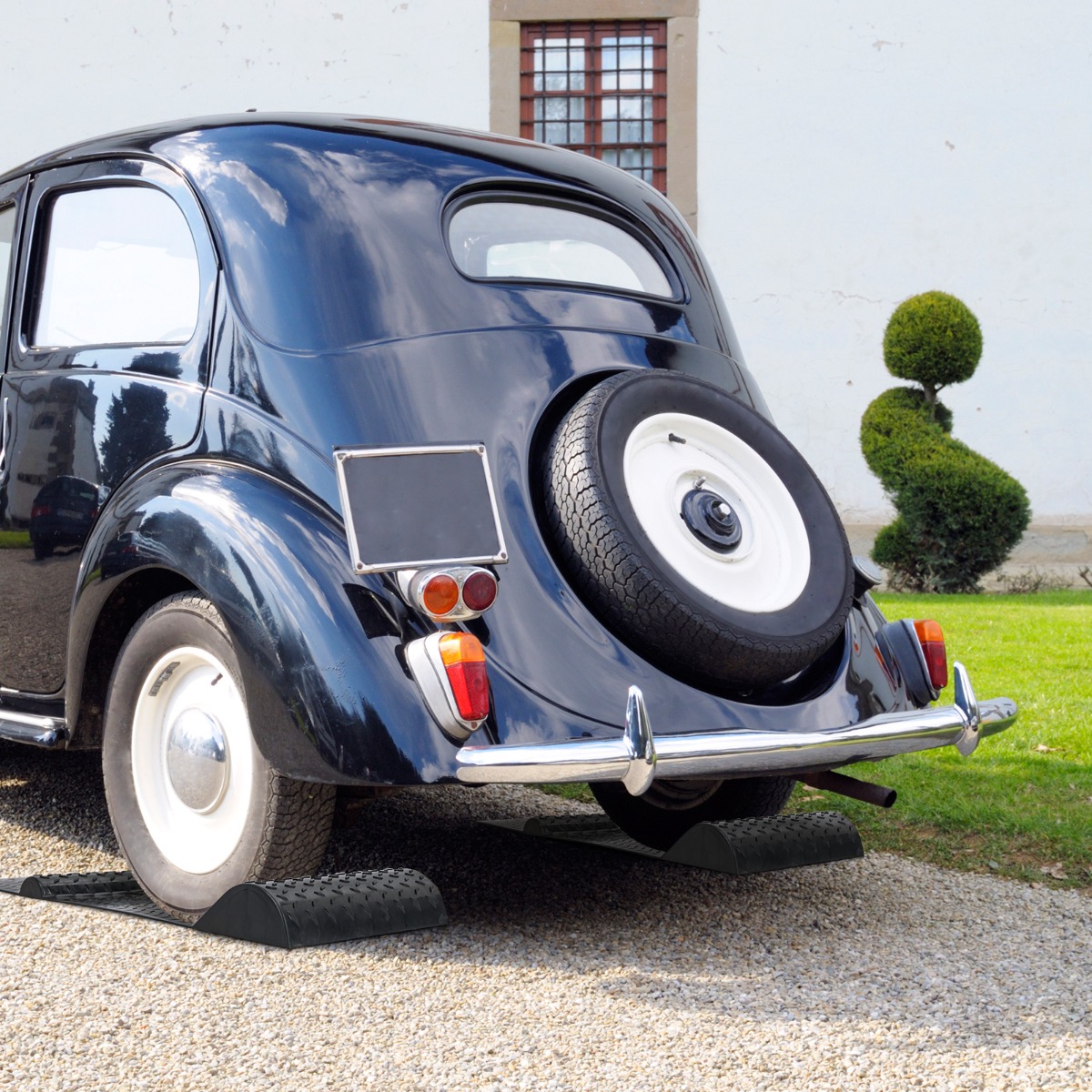 2er Parkmatten mit Bremsschwelle Robuste Einparkhilfe mit Warnstreifen Premium Radstopper