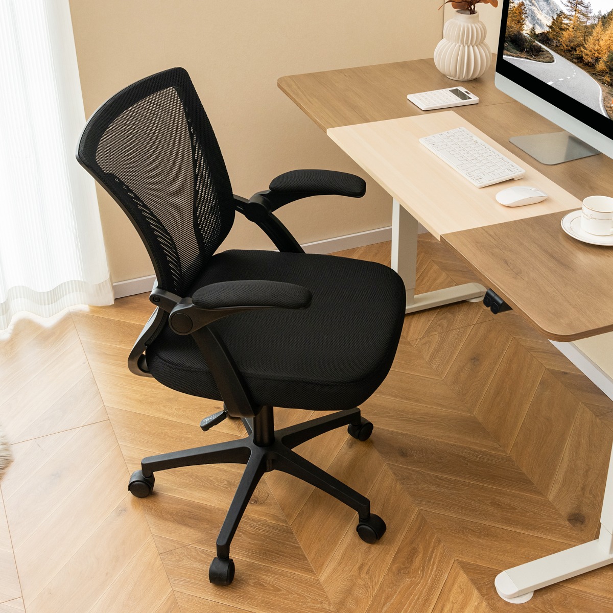Ergonomischer Bürostuhl mit klappbaren Armlehnen Schreibtischstuhl mit mittlerer Rückenlehne 57 x 63 x 90–100 cm Schwarz