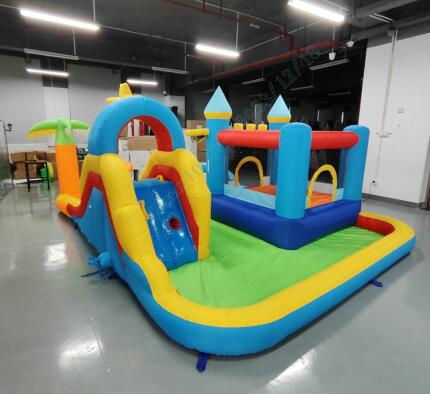 Hüpfburg mit Wasserrutsche, Kletterwand, Sprungbereich, Bällebad, Ringwurfspiel (Ohne Gebläse)