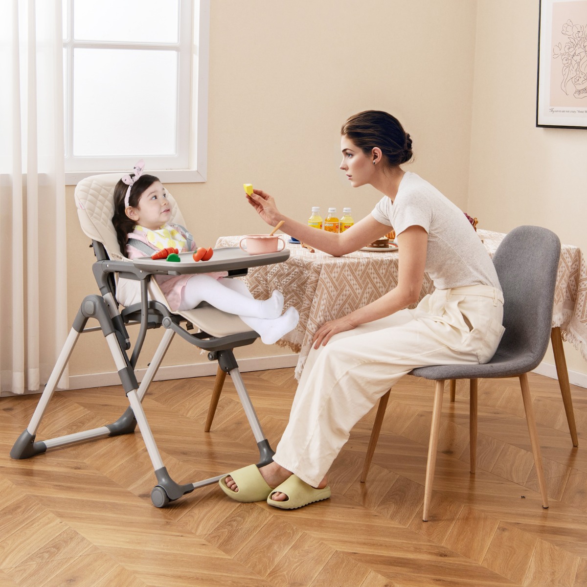 Hochstuhl Baby klappbar Kinderhochstuhl mit Liegenfunktion & verstellbaren Höhen Beige
