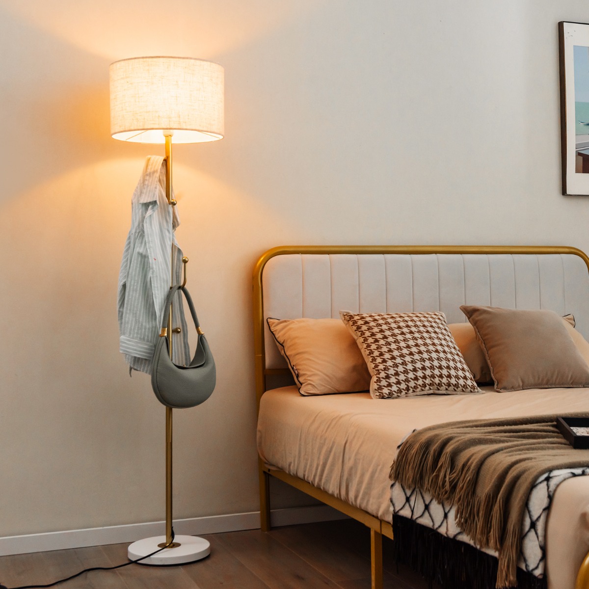 Stehlampe Garderobenständer mit 5 Haken & Fußschalter Stehleuchte E27 Sockel Leselampe für Schlafzimmer Wohnzimmer