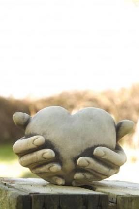 Gartenfigur 'HERZ IN HAND' für Teelicht, Steinguss - Original von Vidroflor
