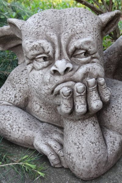 Gartenfigur Gargoyle GRUMBLETHORPE, © by Fiona Scott - Original von Vidroflor