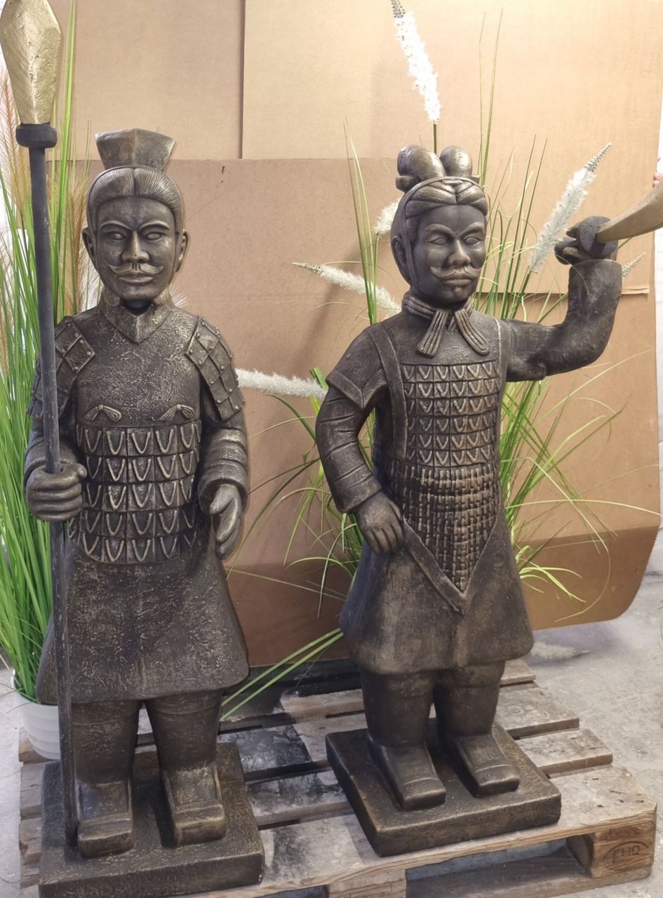 Gartenfigur Asiatische Krieger, Terrakotta Armee, 2er Set mit Zubehör und fle...