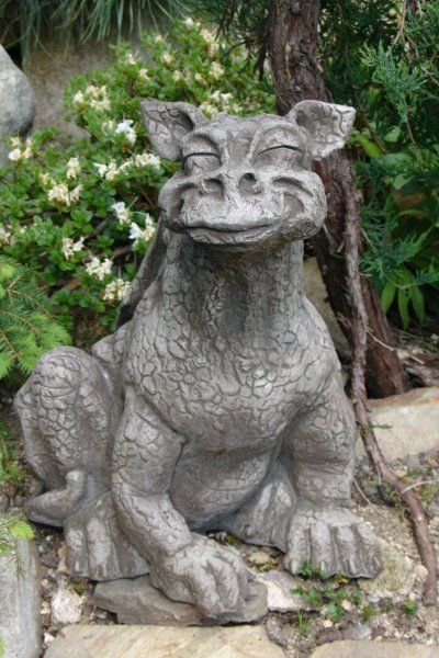 Gartenfigur Drache 'CHEEZY' lächelnd © by Fiona Scott - Original von Vidroflor