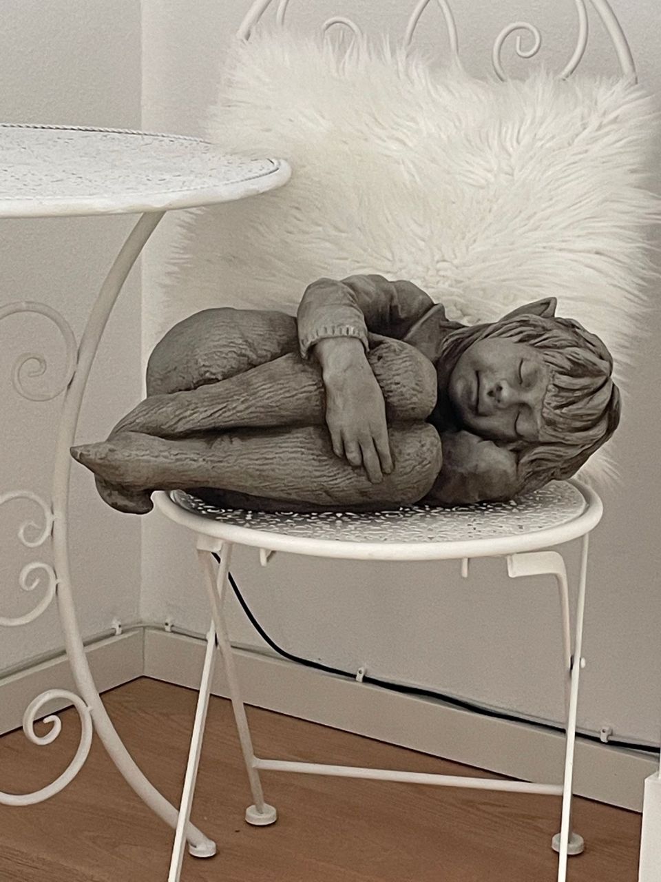 Gartenfigur 'FAYE', schlafende Elfe, © by Fiona Scott - Original von Vidroflor