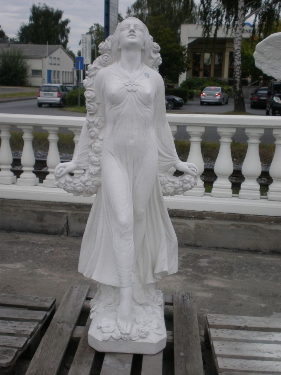 Gartenfigur 'Venus von S. Remo, Göttin der Blumen' Made in Italy