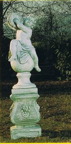 Putte Junge auf Kugel 'Tamburin' mit Sockel, Made in Italy