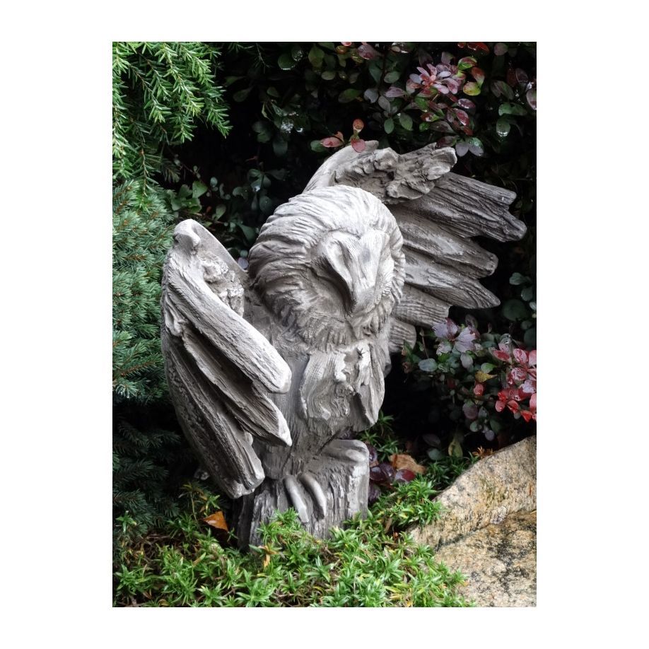 Wesen der Lüfte 'kleine Eule', dunkler Steinguss - Original von Vidroflor