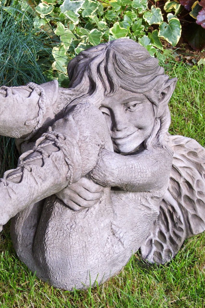 Gartenfigur 'FAITH', Elfe strampelnd, © by Fiona Scott - Original von Vidroflor