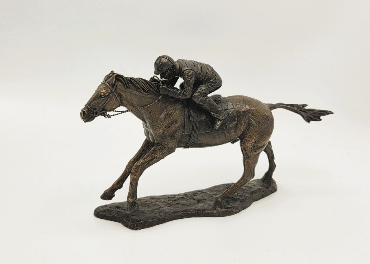 Bronzefigur Jockey auf Pferd,klein