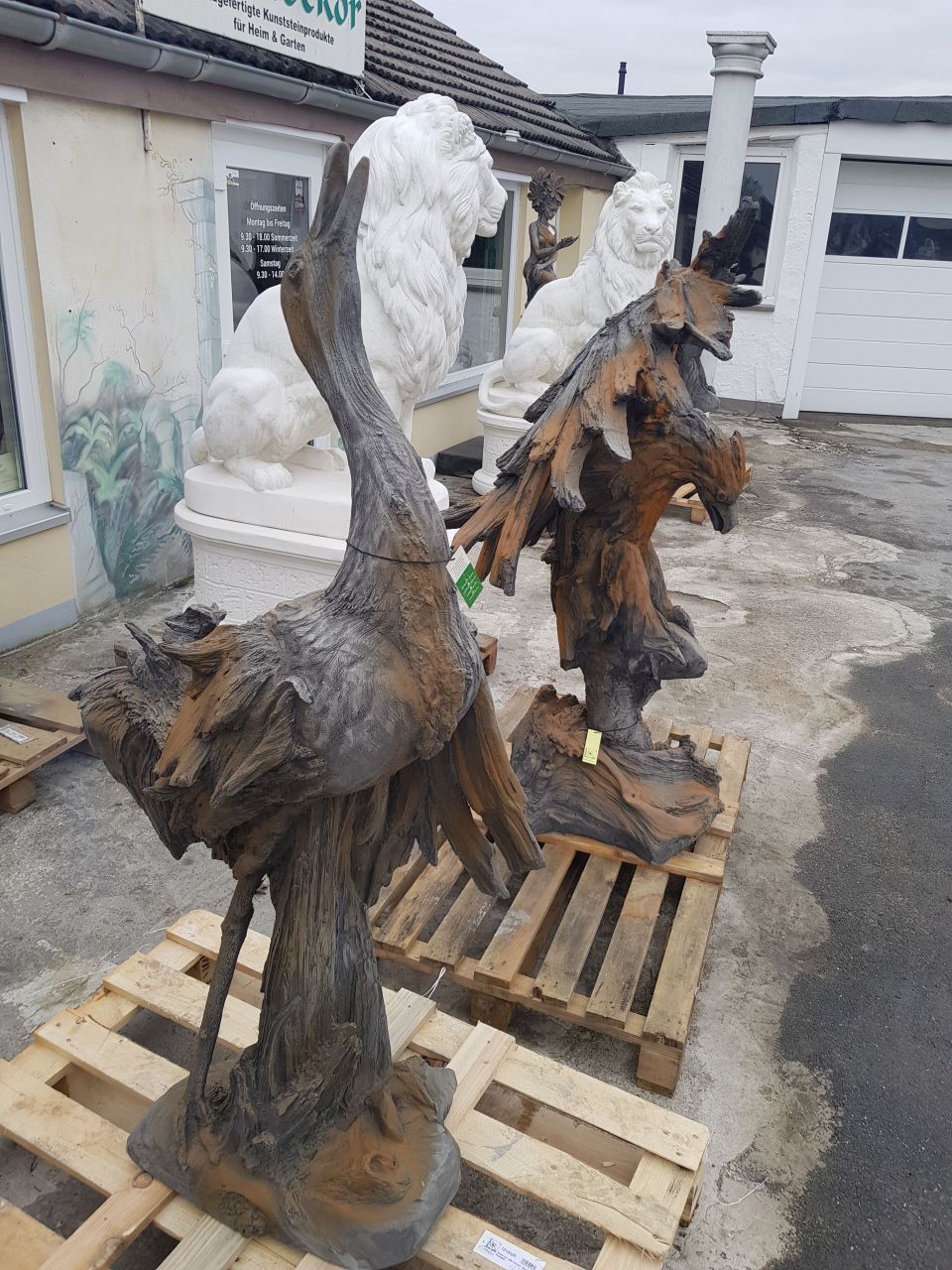 Wesen der Lüfte 'Kranich', dunkler Steinguss, Rosteffekt - Original von Vidro...