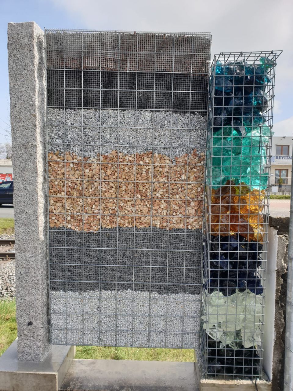 Granitsäule für Steinkörbe mit Sockel 200x15x15