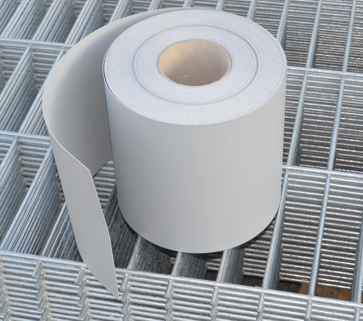 Sichtschutzstreifen für Stabmattentore Hellgrau (Aus PP; Rolle a 35m; 19cm breit)