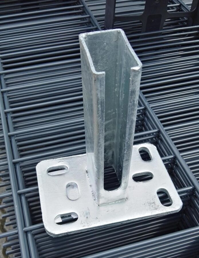 Pfostenadapter verzinkt mit Bodenplatte zum Aufdübeln (für Zaunpfosten 60x40mm)