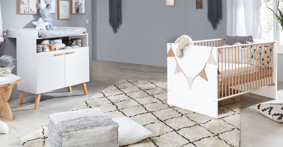 Babyzimmer 'Mats' in weiß matt mit Buche massiv Set 2-teilig mit Wickelkommode und Babybett