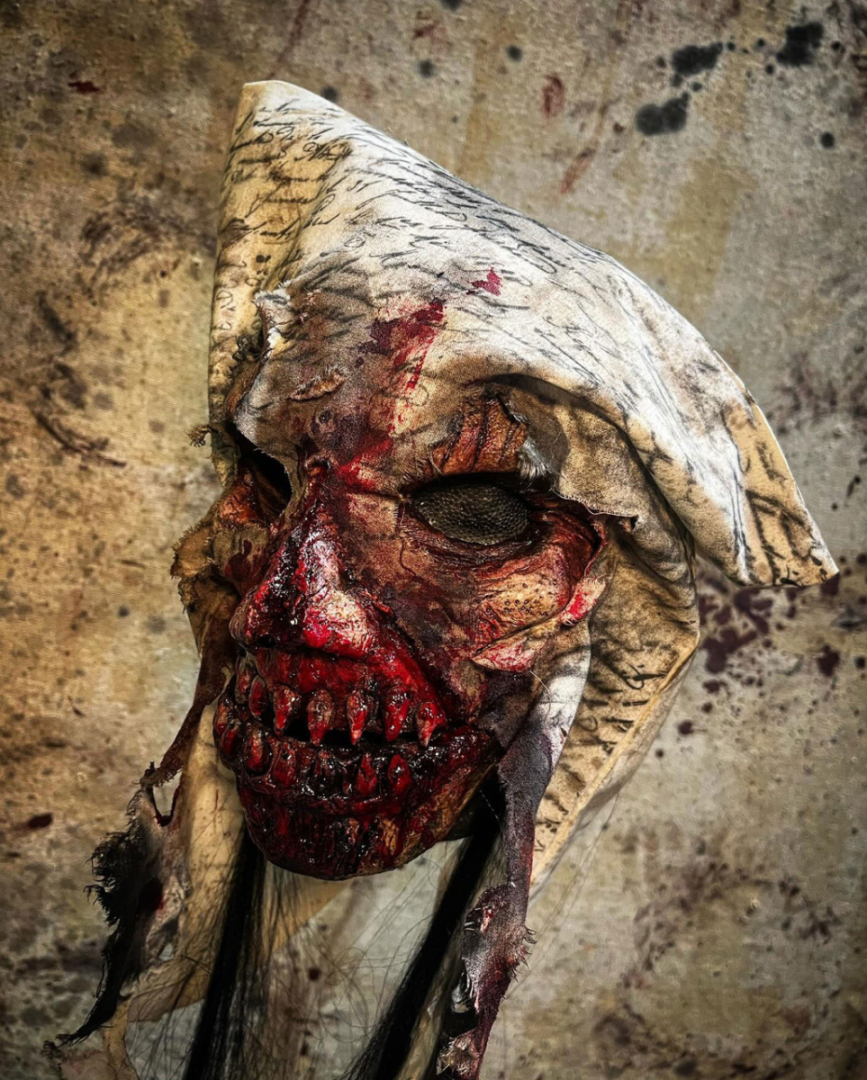 Splatter Sofa Monster Maske