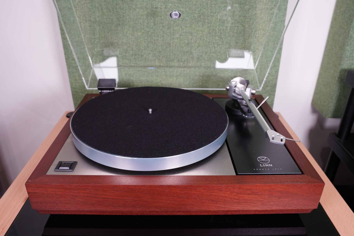 Linn Selekt LP12 Kendo Rosewood Plattenspieler | Vorführung